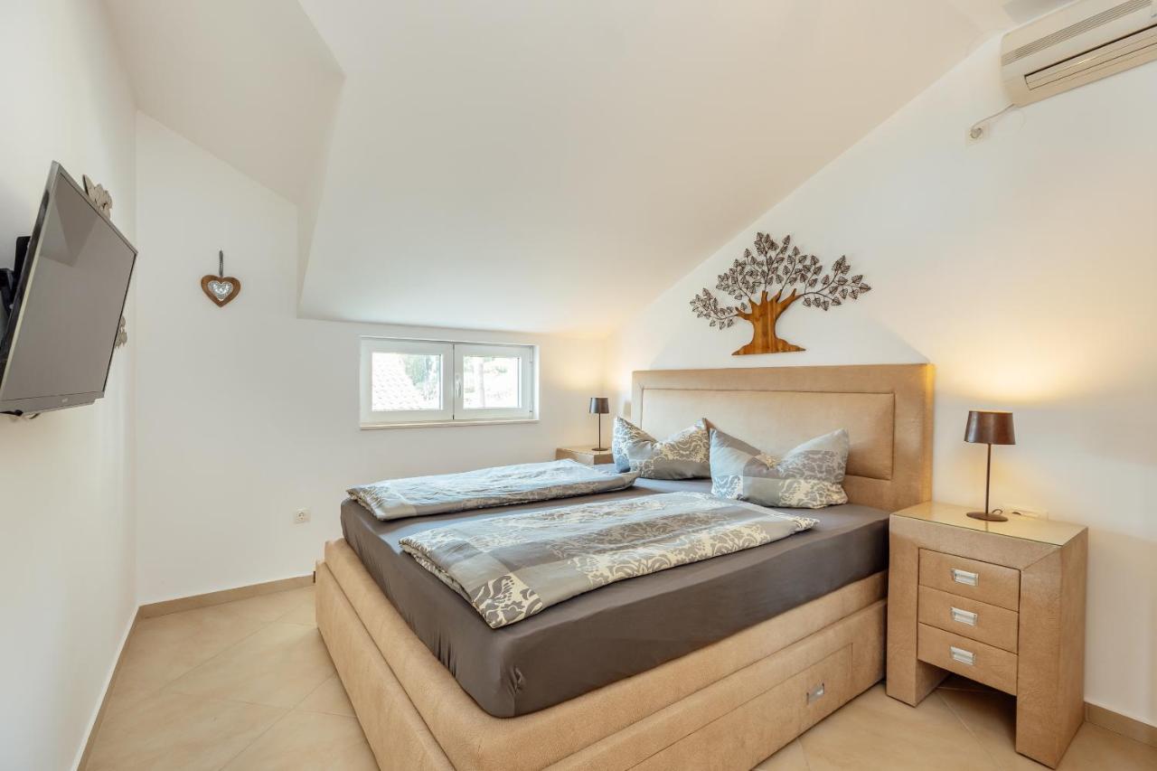 Apartment Penthouse Savina แฮร์เซ็ก-โนวี ภายนอก รูปภาพ