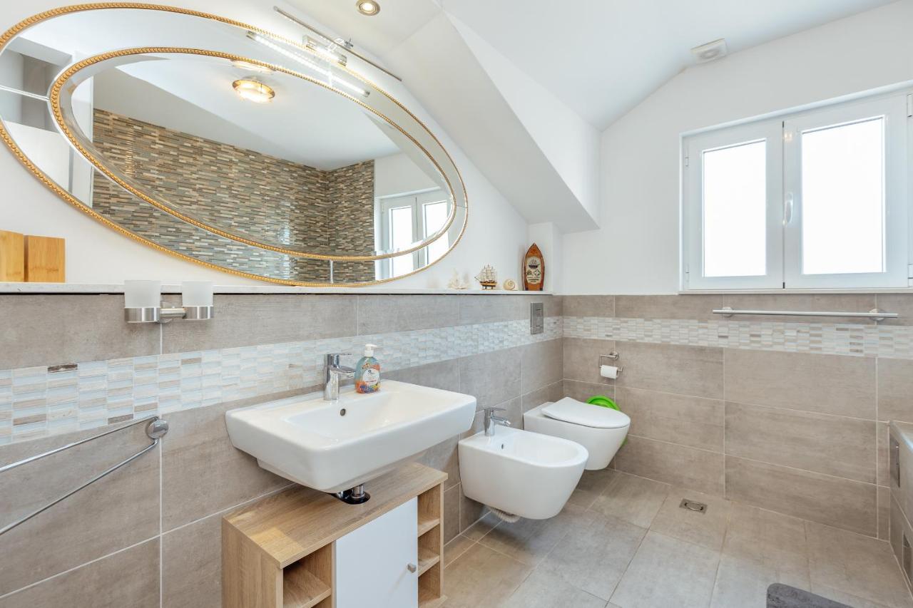 Apartment Penthouse Savina แฮร์เซ็ก-โนวี ภายนอก รูปภาพ