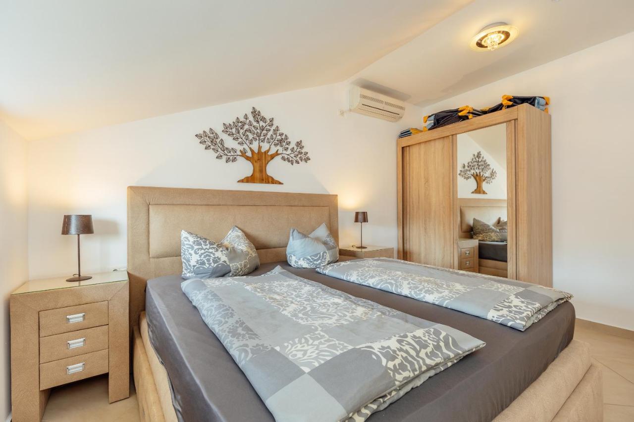 Apartment Penthouse Savina แฮร์เซ็ก-โนวี ภายนอก รูปภาพ