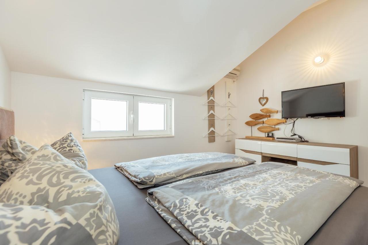 Apartment Penthouse Savina แฮร์เซ็ก-โนวี ภายนอก รูปภาพ