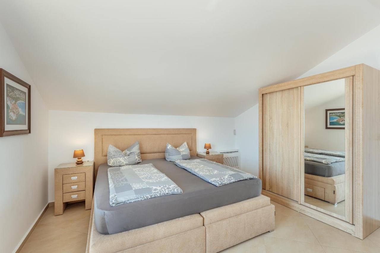 Apartment Penthouse Savina แฮร์เซ็ก-โนวี ภายนอก รูปภาพ