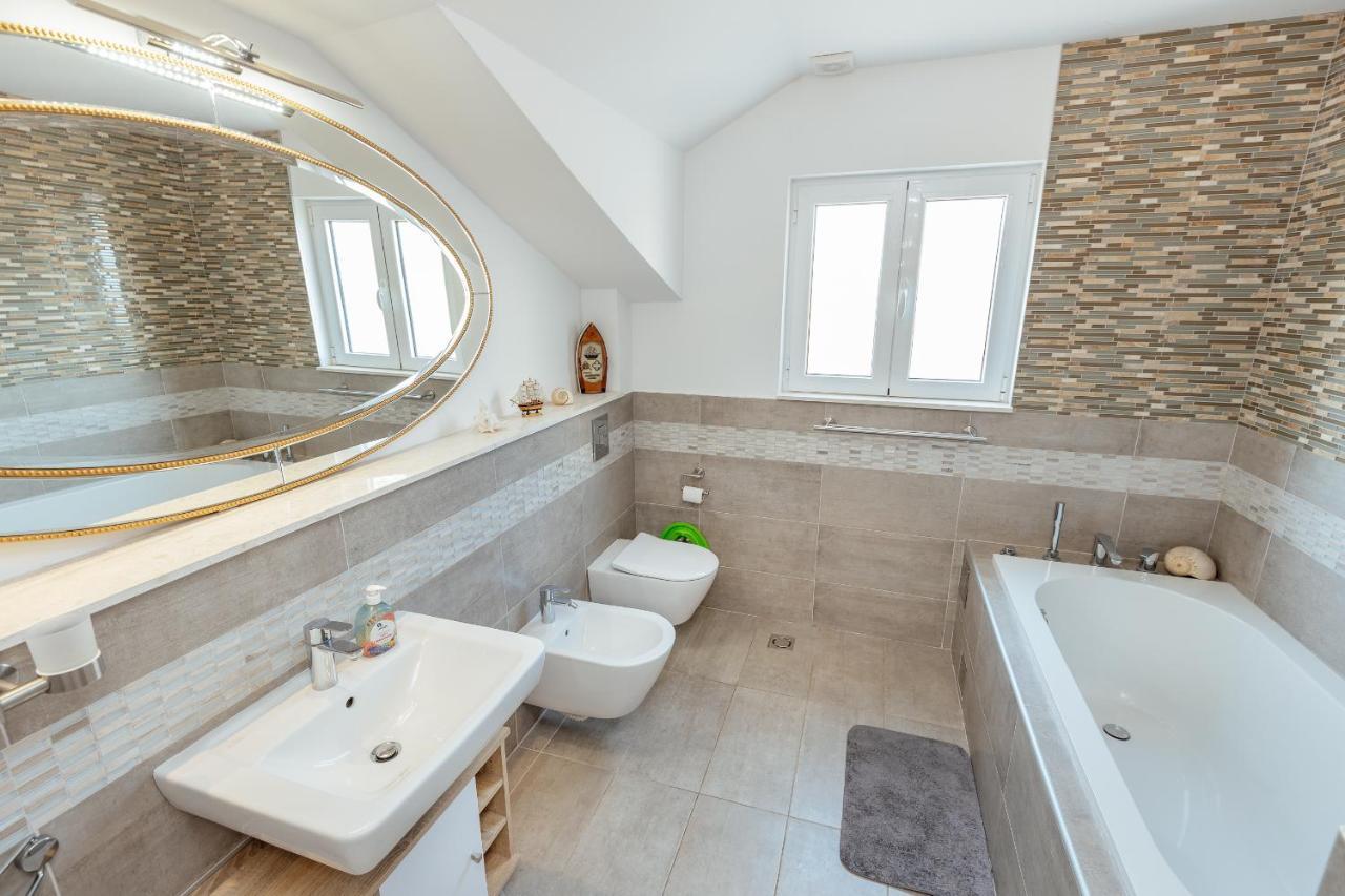 Apartment Penthouse Savina แฮร์เซ็ก-โนวี ภายนอก รูปภาพ