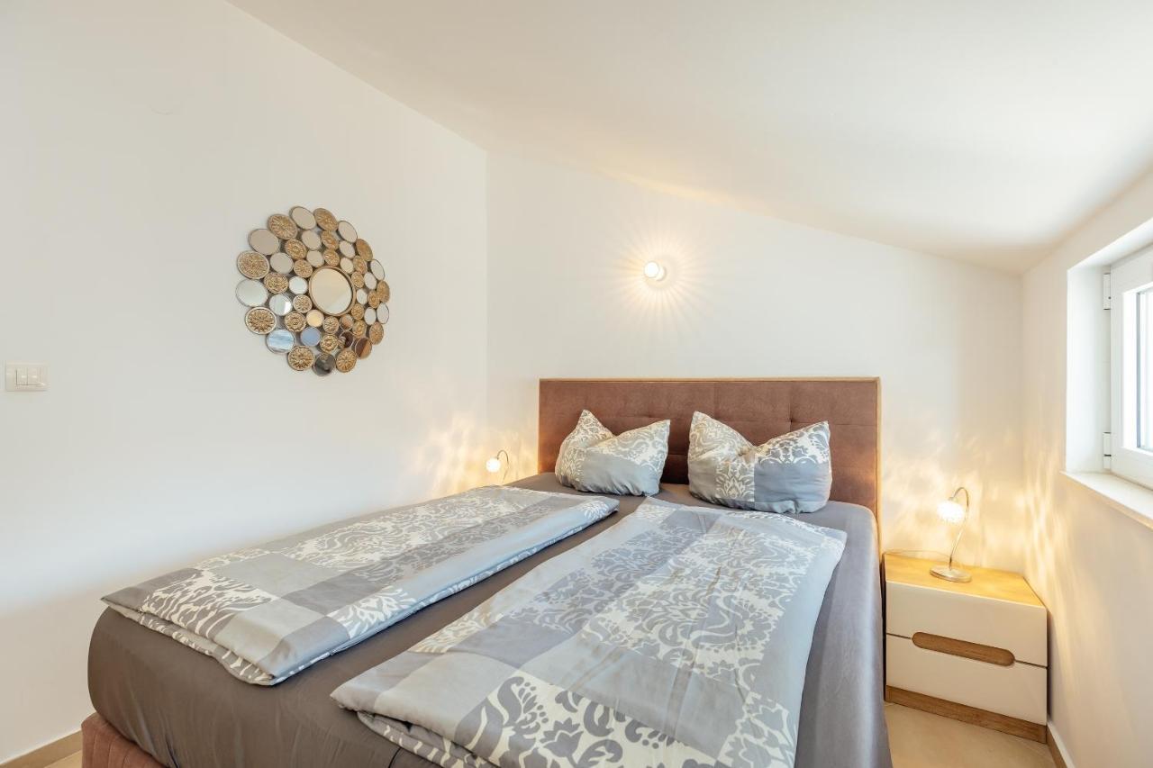 Apartment Penthouse Savina แฮร์เซ็ก-โนวี ภายนอก รูปภาพ